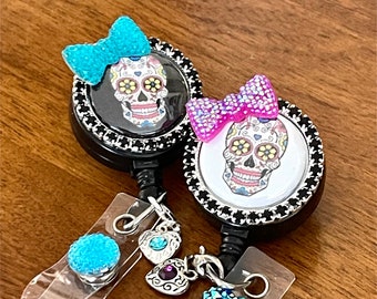 Porta credencial con diseño de calavera de azúcar, esqueleto de enfermería, radiología, lazo brillante, piedras, cordón retráctil, identificación magnética, estetoscopio, Gump Art.