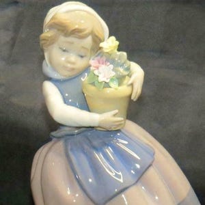 Lladro Spring is Here Girl With Flower Pot Retired