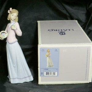 RETIRED LLADRÓ Innocence in Bloom #7644 Young Girl Flowers with Original Box