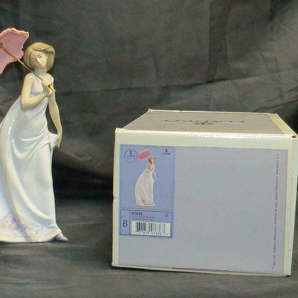 RETIRED LLADRÓ Afternoon Promenade 7636 Society Piece of 1995 with Original Box