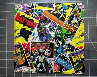 Batman Covers Einstecktuch, klein 8 Zoll, Detective Comics-Muster, Hank mit schwarzer Baumwollrückseite