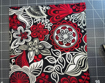 Einstecktuch mit roten Blumen, klein, 20 cm, Hank mit schwarzer Baumwollrückseite