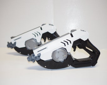 Tracer's Pulse Gun Overwatch. Lights up with Trigger!