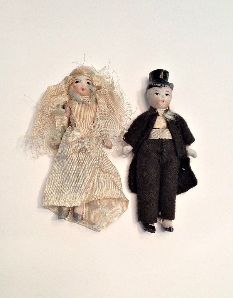 tiny bride and groom figurines
