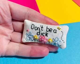 Calmante de bolsillo. Blasfemias bordadas. Regalo divertido. Bolsita de lavanda. Bordado a mano. Bolsa de lavanda. Malas palabras. Blasfemias. Regalos groseros.