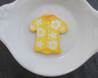 Wooden flatback yellow Hawaiian shirt
