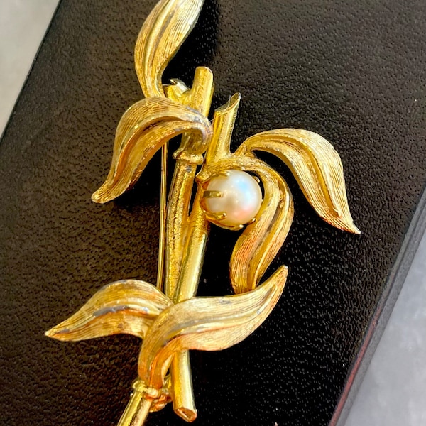 DuBarry Brooch Gold Floral Pearl Signed Excellent Condition Vintage Costume 2 1/2”