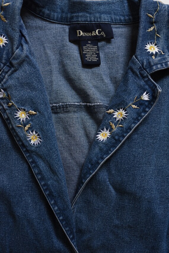 Denim and Co 90s embroidered denim jacket - image 4