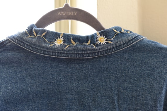 Denim and Co 90s embroidered denim jacket - image 6