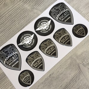 Ducati Meccanica 3d gewölbtes schwarzes großes Emblem Aufkleber Set