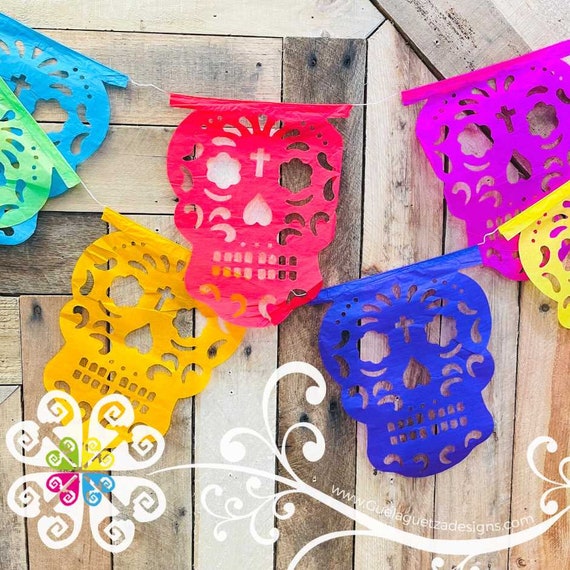 Medium Skull Design- Plastico Picado Banner - Dia de Muertos Decor - Ofrenda