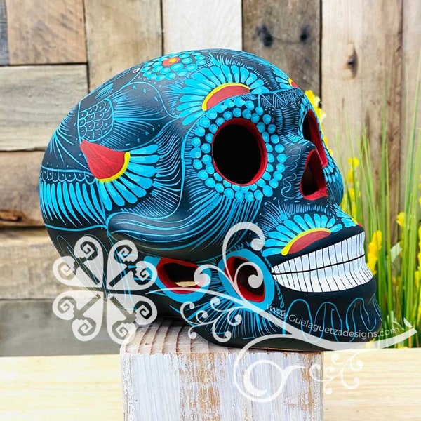 Très grande tête de mort en sucre peinte à la main en couleurs unies - Calaverita Guerrero