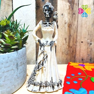 Medium Frida Catrina with Parrot - Day of the Dead Decoration Resin Statue