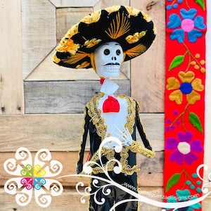 Medium Male Mariachi - Papel Mache Figure