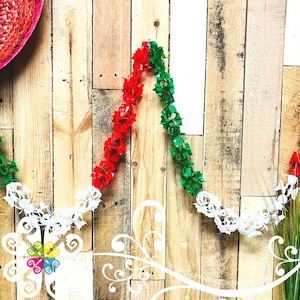 Small Tricolor Fiesta Decor - Worm Flower Banner - Mexican Fiesta Decor - 5 de Mayo Decor - Mes Patrio Decor