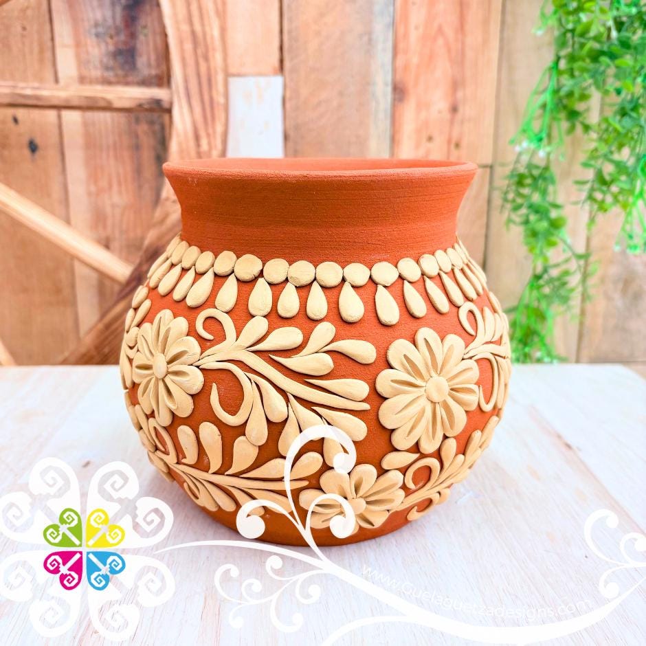 Small Margarita Flower Decorated Clay Ollita - Barro Bordado