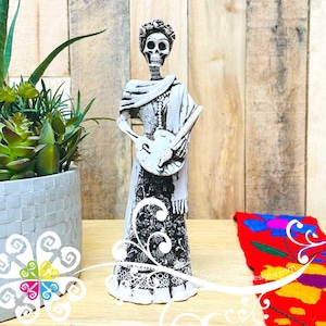 Frida Skeleton - Dia de los Muertos - Day of the Dead Decoration Resin Statue