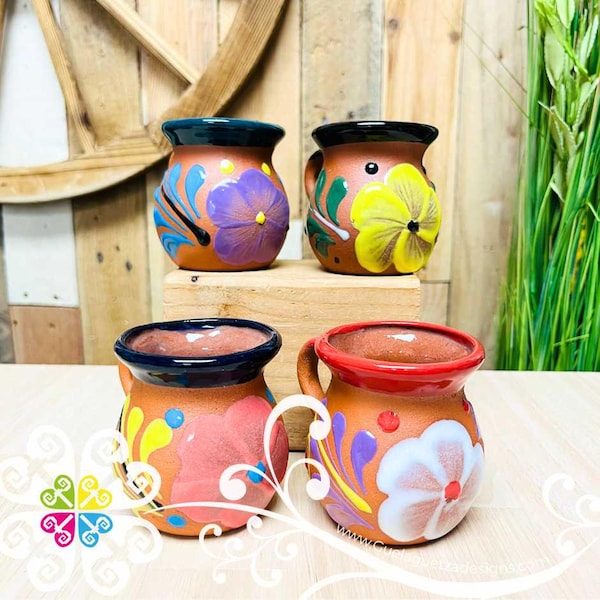 Juego de 4 tazas pequeñas de arcilla con flores mexicanas naturales - Jarrito Mexicano