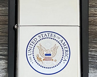 Zapalniczka Zippo z 2001 roku z pieczęcią US Seal: chrom polerowany na wysoki połysk, w stanie idealnym, w pudełku