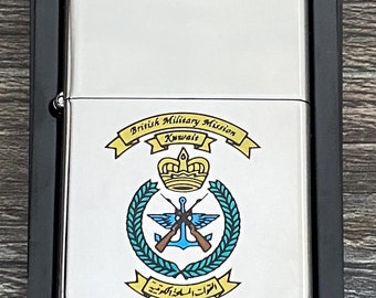 Brytyjska wojskowa zapalniczka Zippo z 1994 r.: Mission Kuwait, rzadka, nieużywana, w pudełku
