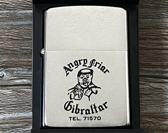 Zapalniczka Zippo Angry Friar Pub Gibraltar z 1991 roku: Bardzo rzadka reklamowa zapalniczka Zippo w pudełku