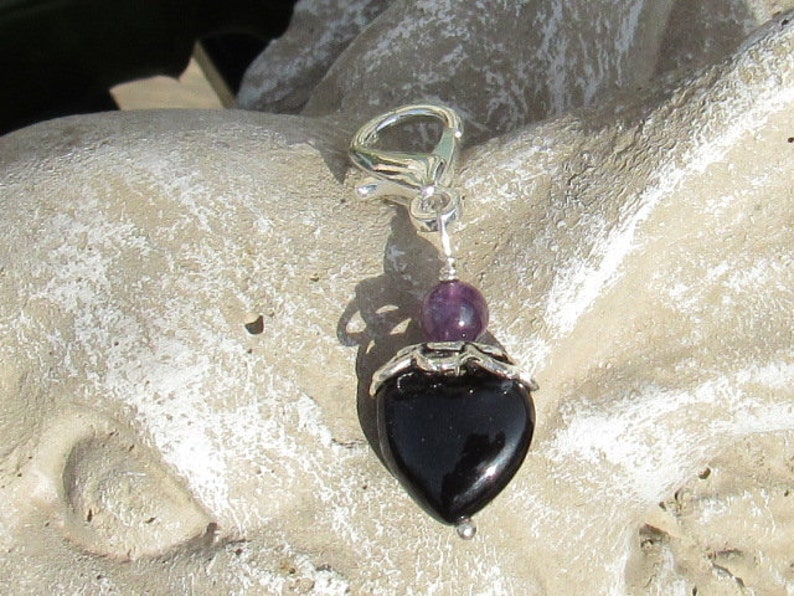 Strengthening and Balancing Training Aid Pet Gift Natural Black Onyx and Amethyst Heart Gemstone Charm for Cat Dog
