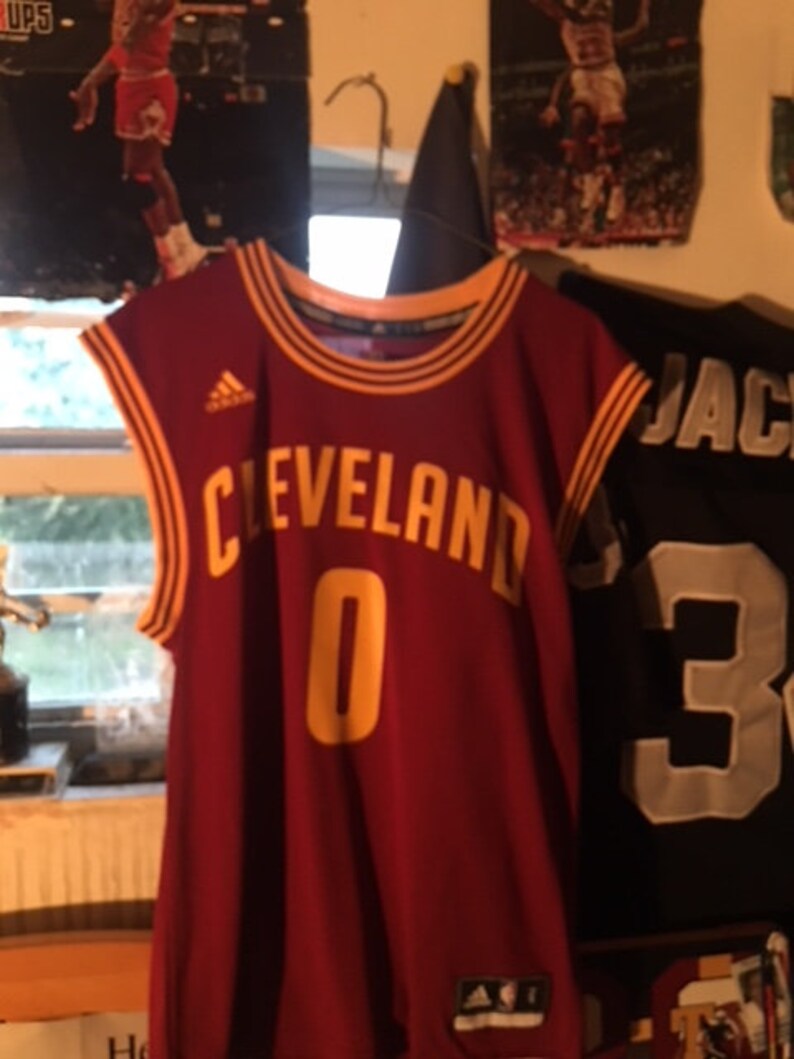 kevin love t shirt jersey