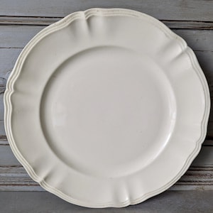 Französische antike runde Cremeware-Steingutplatte, große Elfenbein-Servierplatte, große Cremeware-Servierplatte, über 100 Jahre alt M2407