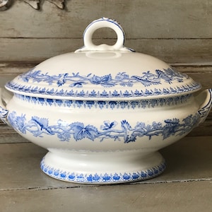 Antique 1800&#39;s Tureen, Lidded Bowl in Blue, Flowers, Geraniums, Floral, Societe Ceramique Maestricht    M1372