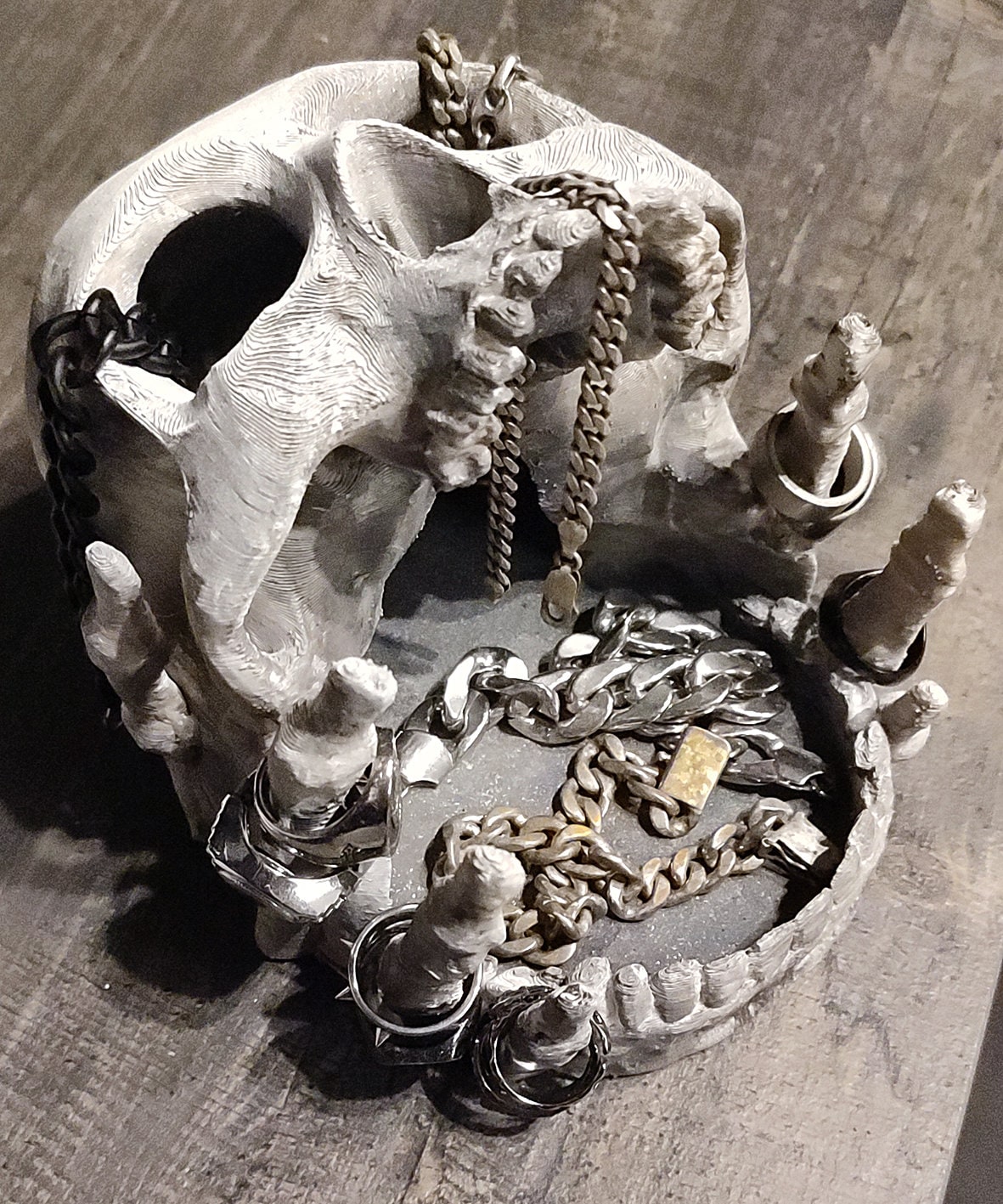 Skull ring holder discount