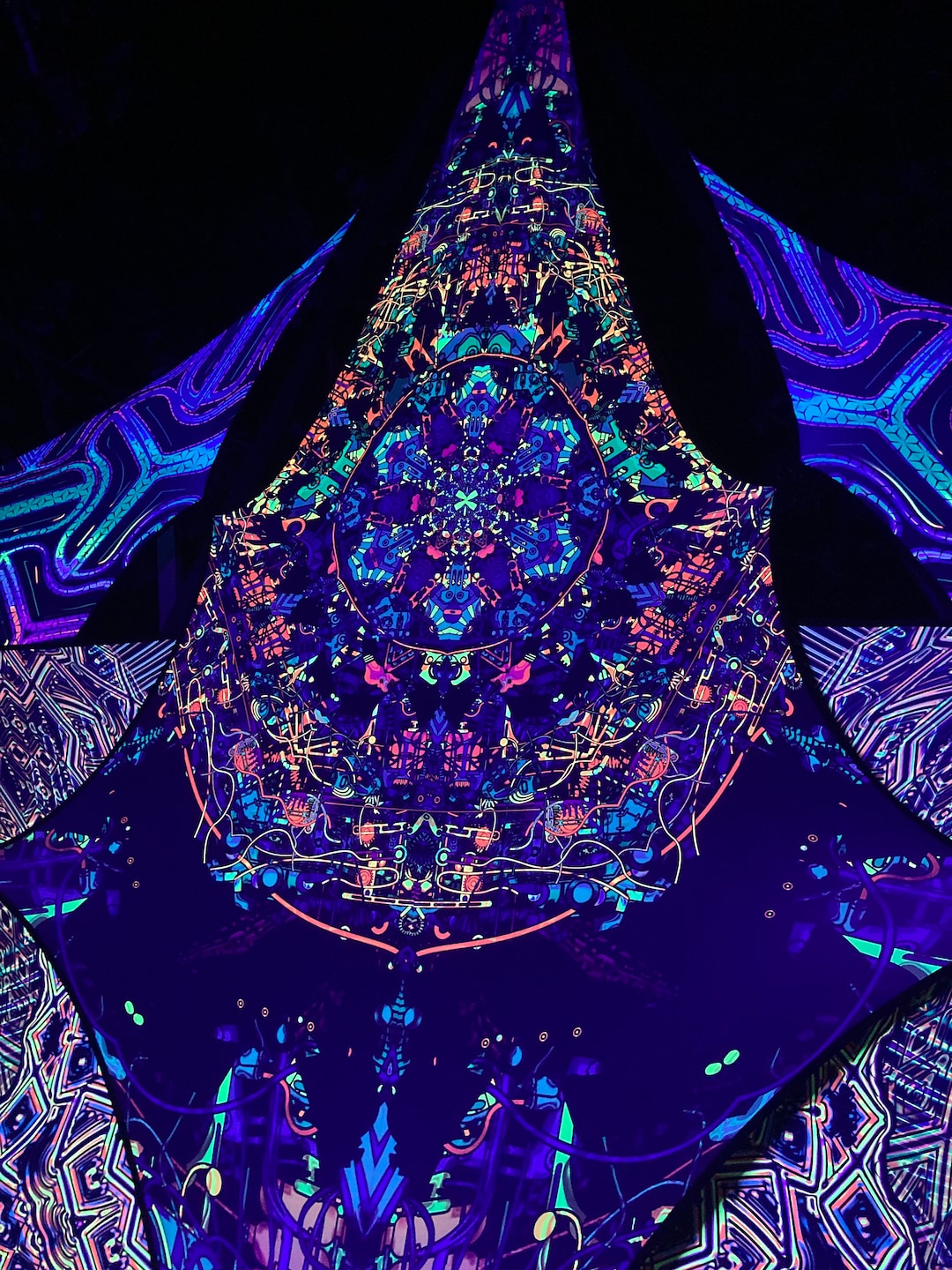 Mandallah Rave Glow in the Dark Tapestry – UV Reactive Psychedelic Mandala, Rave Decor ...