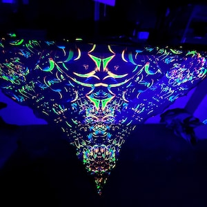 Sacral Black Light DJ Stage Triangel - UV Decor for Psychedelic Party - Festival Fluorescent Glow Mesh