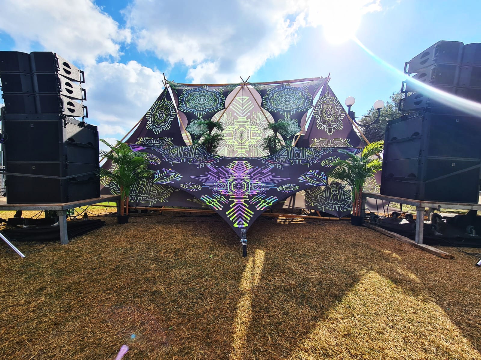 アート・デザイン・音楽 BOOTH DESIGN SPACE & ILLUMINATION UV Psychedelic Decoration Stage - Geometric Wave - Ceiling