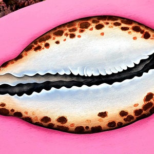 Coquille de mer sur une boîte en bois