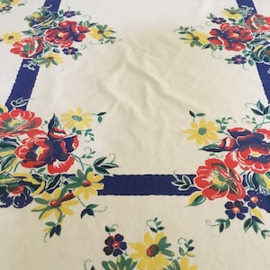 Vintage Tablecloth / Midcentury Tablecloth / Bright Summer Flowers