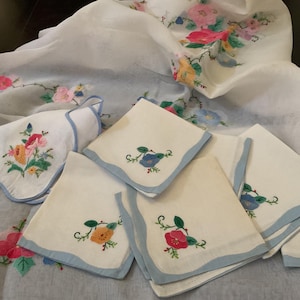Vintage Sheer Organza Tablecloth with  6 Napkins and Breadcloth / Appliqué and Embroidery