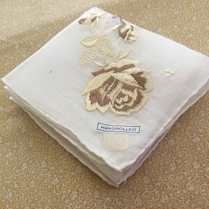 Vintage Handkerchief / Beige Roses / Berkshire Handkerchief Co.