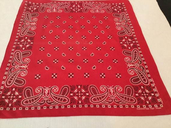 Vintage Turkey Red Bandana / Tower with Paisley a… - image 1