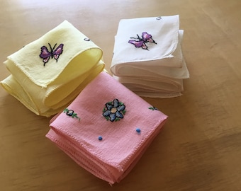 Vintage Handkerchiefs / Set of 3 / Embroidered Linen Handkerchiefs