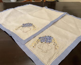 Two Vintage Linen Guest Towels / Beautiful Hand Printed