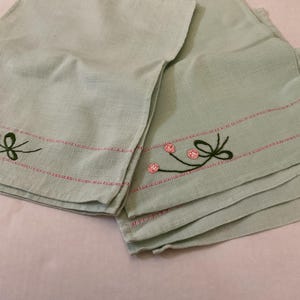 Vintage Linen Set of 8 Napkins / Crochet Flowers on Pale Mint Green Linen