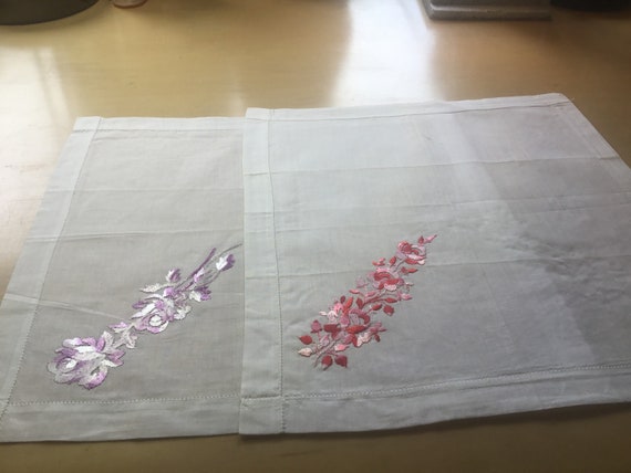 Vintage Handkerchiefs / Pair of Embroidered Roses - image 7