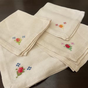 Vintage Linen Cocktail or Tea Napkins / Set of 4