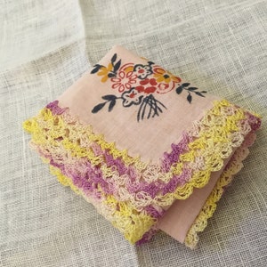 Vintage  Handkerchief / Crochet Edges / Cute Bouquet