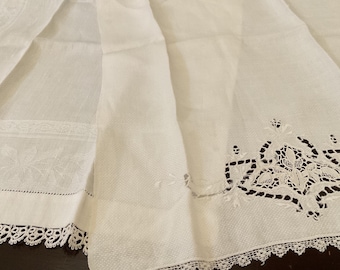Vintage geborduurde theedoeken / Set van 2 / Shabby Cottage / Niet-overeenkomend