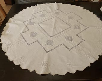 Vintage Linen Tablecloth / Reticella Embroidery and Open Work