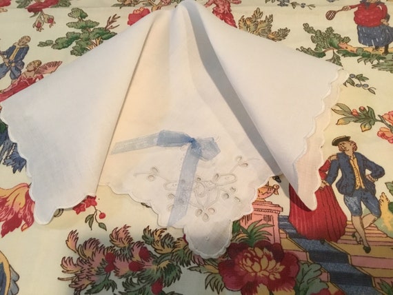 Vintage Handkerchief / Eyelet Flower Basket - image 1