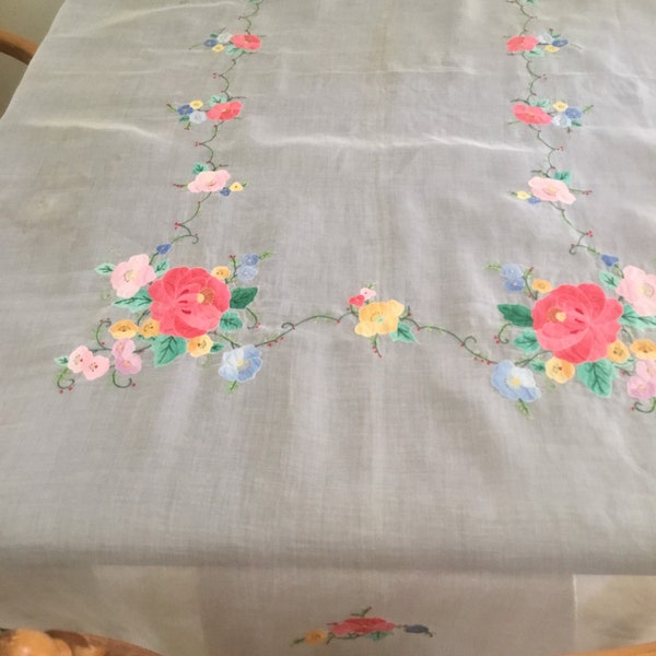 Vintage Sheer Organza Tablecloth with  6 Napkins / Appliqué and Embroidery