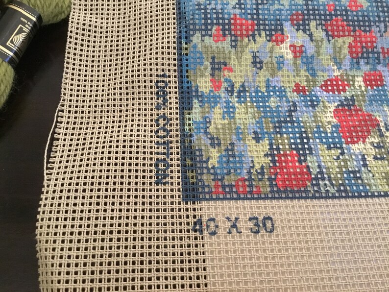 May include: Beige Aida cloth with 100% cotton printed on the side. The cloth is 40 x 30 inches.