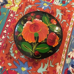 Caja de baratijas vintage rusa de papel maché lacado